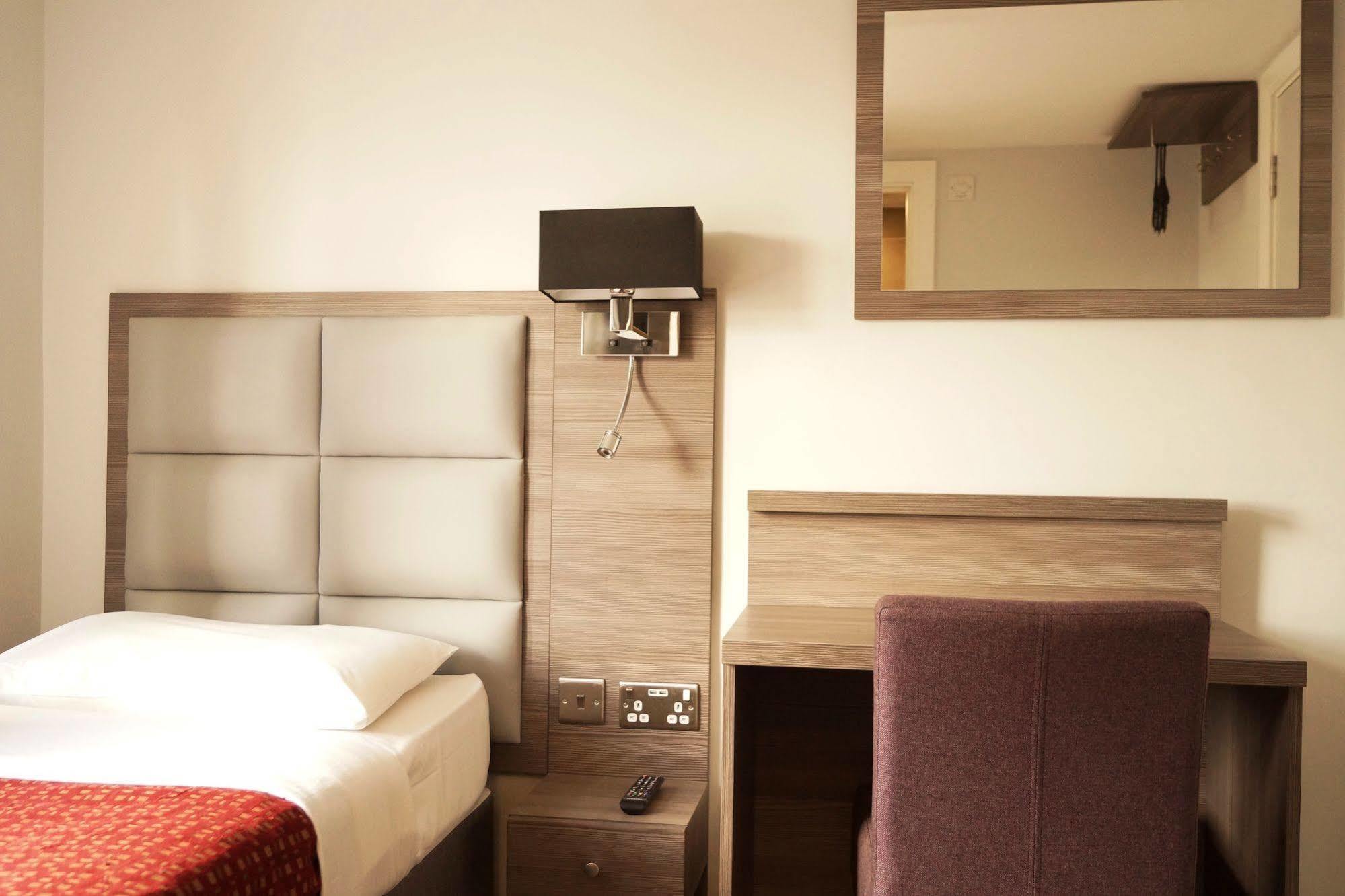 런던 컴포텔 퍼플 B&B 외부 사진