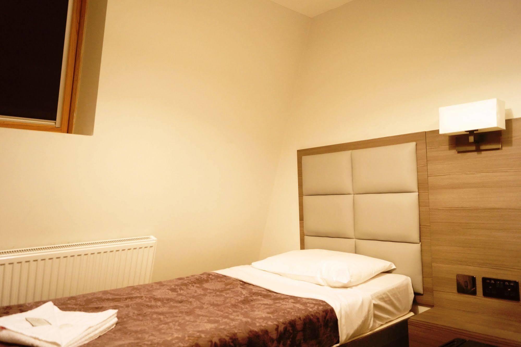 런던 컴포텔 퍼플 B&B 외부 사진